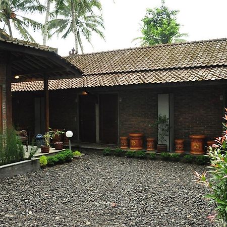 Cempaka Guest House Magelang Ngoại thất bức ảnh
